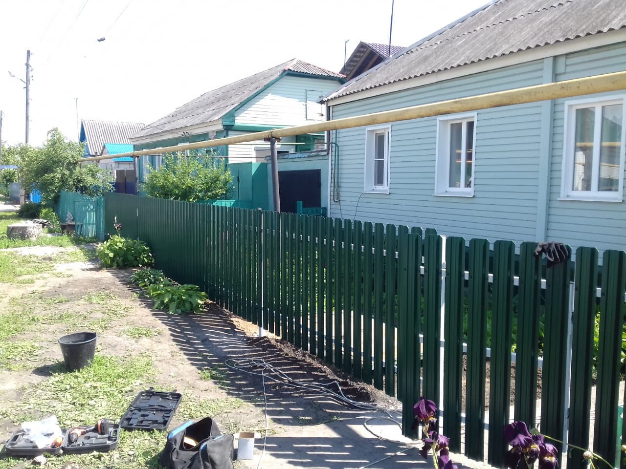 Комбинированный забор 25м штакетник и профлист, ворота, калитка фото в Альметьевске