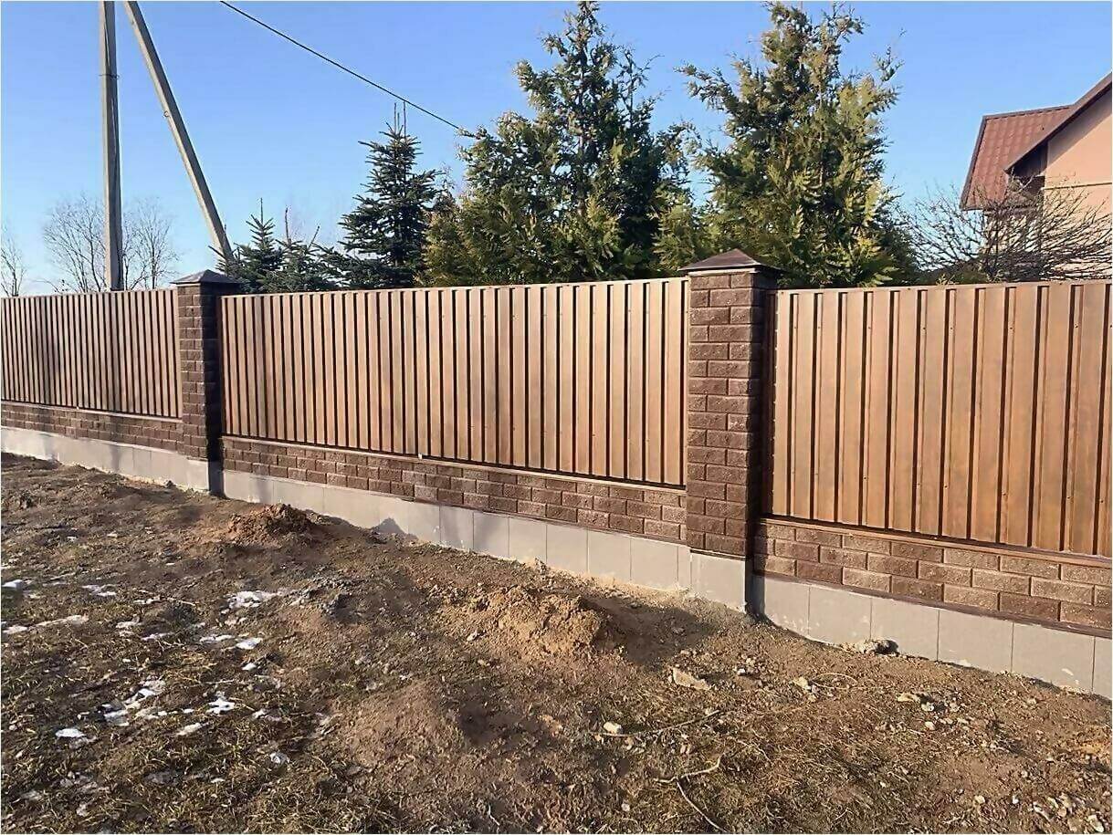 Забор из профлиста НС-21 цвет Printech темное дерево фото7 в Альметьевске