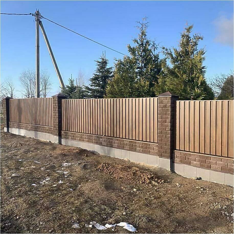 Забор из профлиста НС-21 цвет Printech темное дерево фото1 в Альметьевске