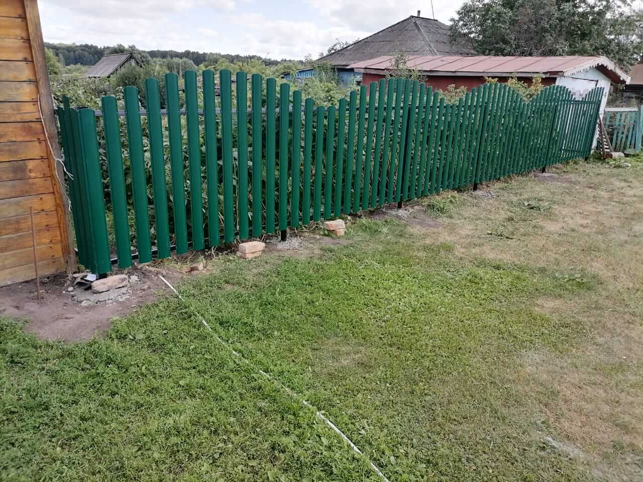 забор из штакетника Зеленый Мох фото1 в Альметьевске