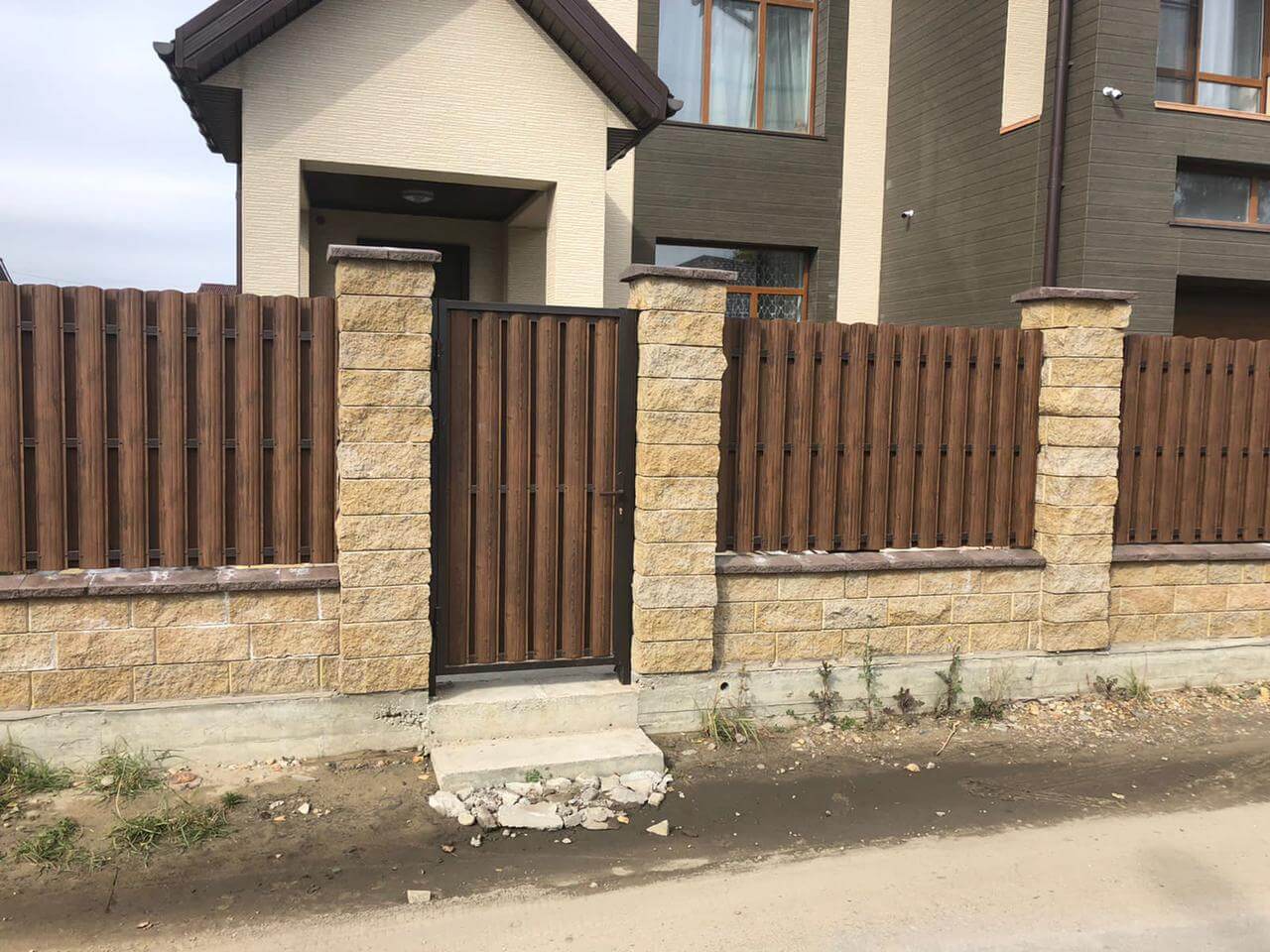 забор из штакетника каштан двухсторонний фото2 в Альметьевске