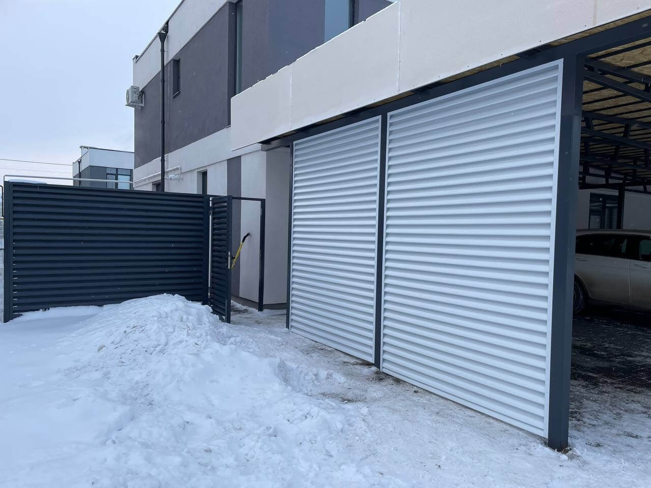 Парковочное место из ламелей Еврожалюзи RAL9003/9003 Белый двусторонний фото 1 в Альметьевске