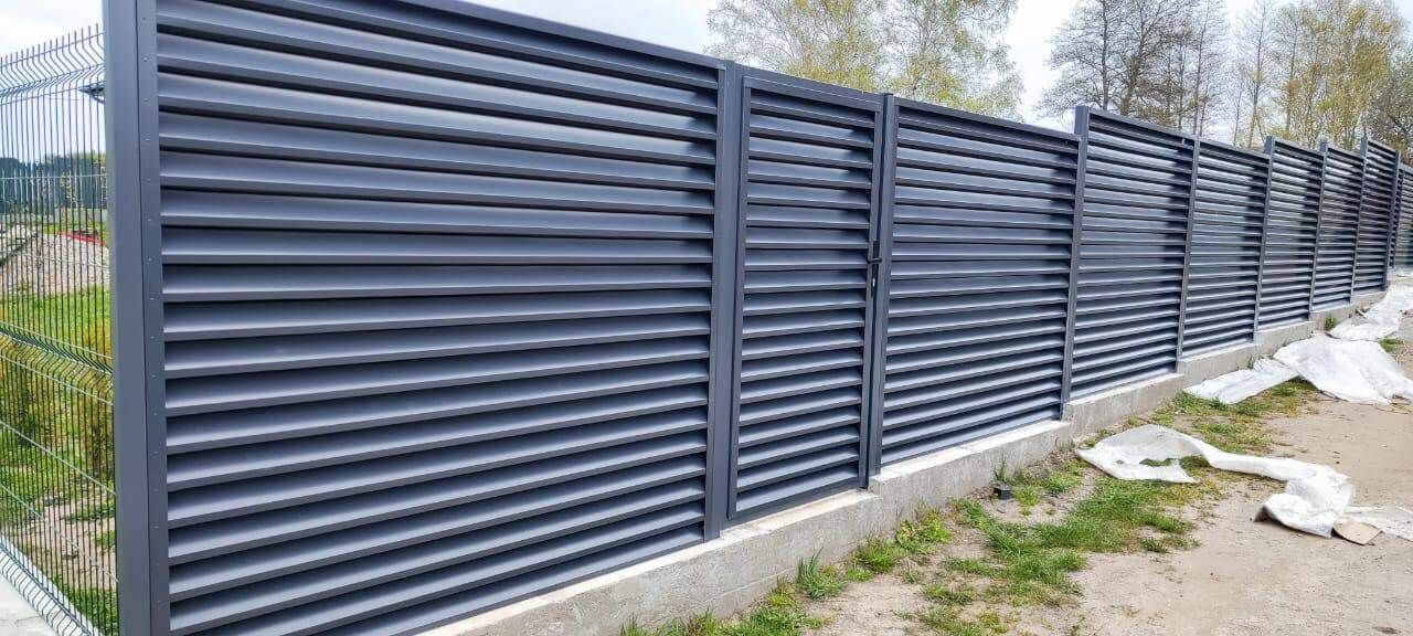 Забор-жалюзи из ламелей ЭКО-Z 24м RAL7024 Серый Графит фото 2 в Альметьевске