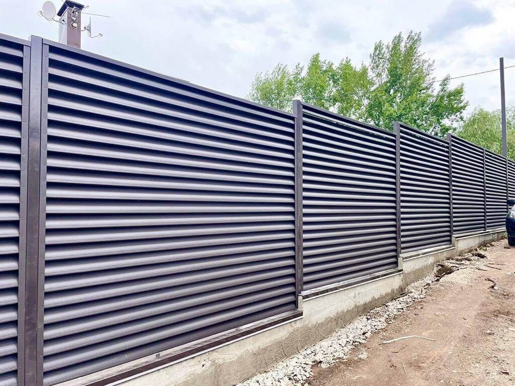 Забор-жалюзи с ламелями еврожалюзи 29м RAL8019/8019 Темный Шоколад МАТТЕ двухсторонний в Альметьевске