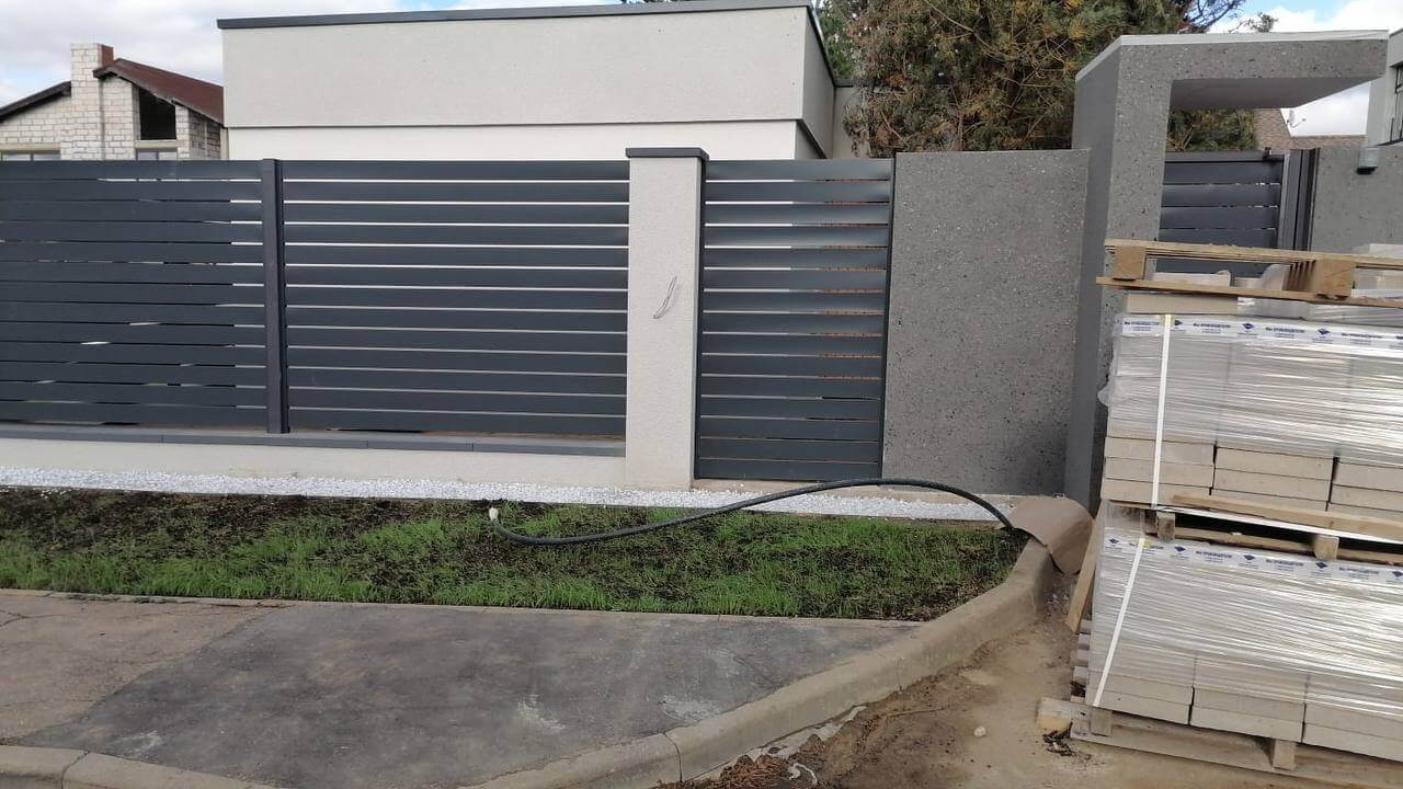 Забор-ранчо из металлопланкена 36м RAL7024 Серый Графит фото 8 в Альметьевске