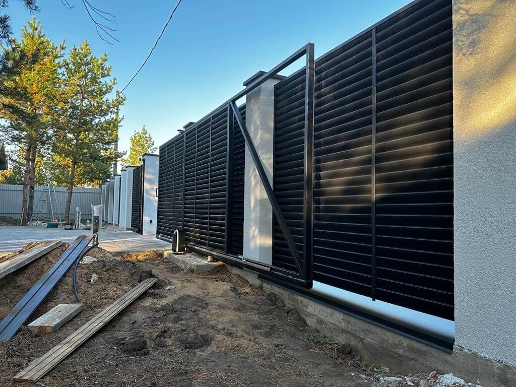 Забор-жалюзи 18м RAL9005/9005 Черный двухсторонний МАТТЕ фото 1 в Альметьевске