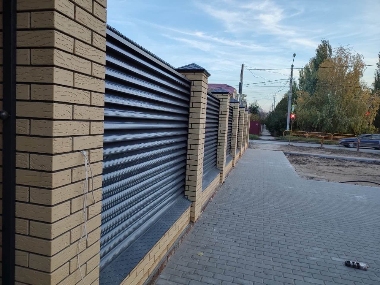 Забор-жалюзи с ламелями Еврожалюзи 16м RAL7024/7024 Серый Графит двусторонний фото 2 в Альметьевске