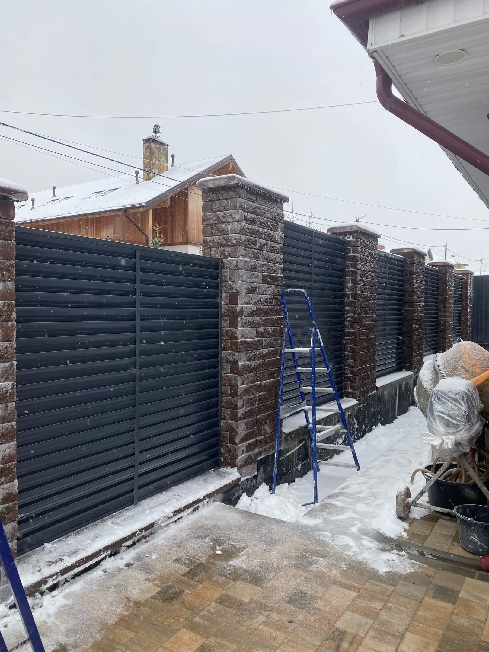 Забор-жалюзи из ламелей ЭКО-Z 44м RAL7024/7024 Серый Графит двусторонний фото 3 в Альметьевске