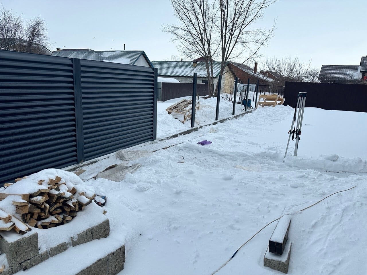 Забор-жалюзи из ламелей Еврожалюзи 32м RAL7024/7024 Серый Графит двусторонний фото 3 в Альметьевске
