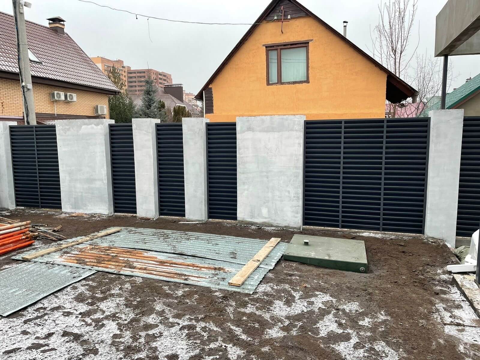 Забор из ламелей еврожалюзи 28м RAL7024/7024 Серый Графит двусторонний в Альметьевске