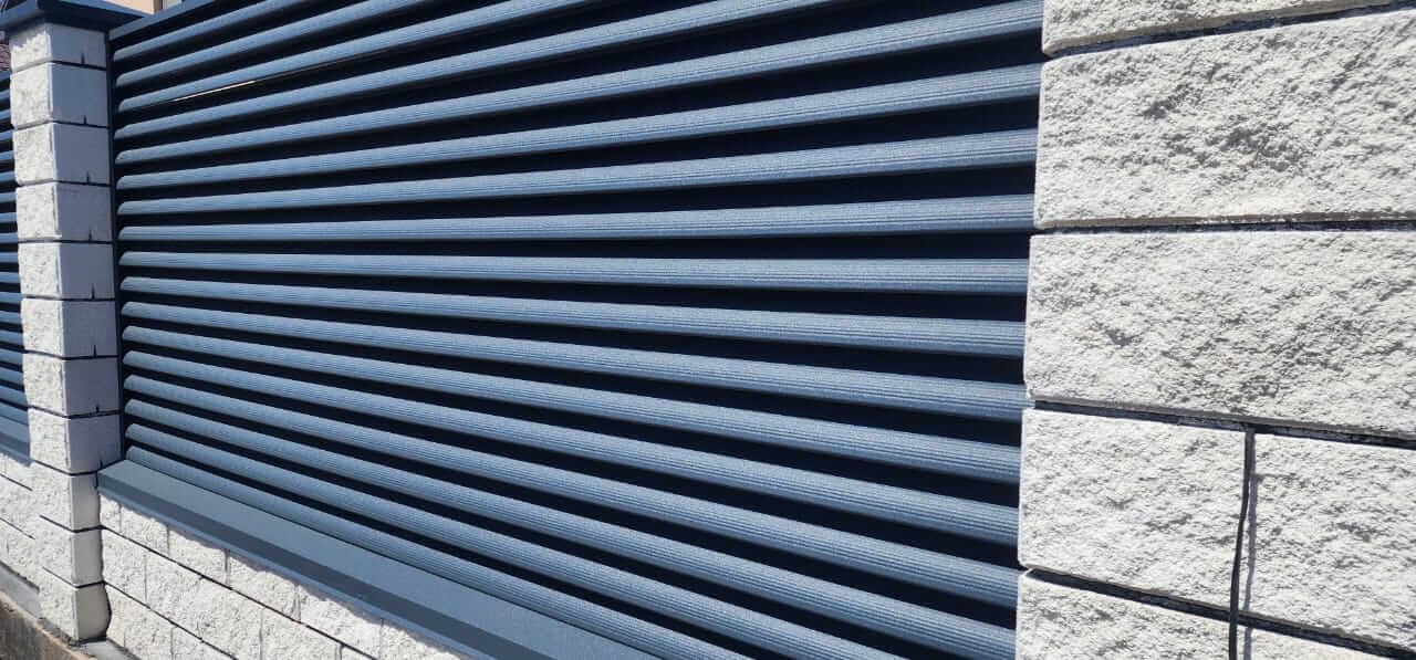 Забор из ламелей Еврожалюзи 32м RAL7024/7024 Серый Графит двусторонний МАТТЕ фото 1 в Альметьевске