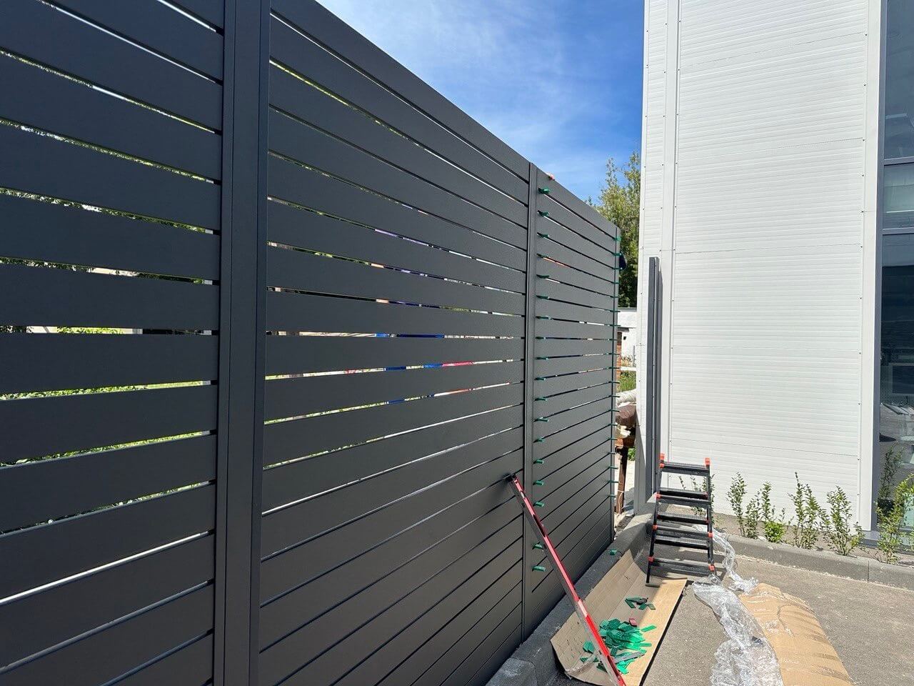 Забор-ранчо из металлопланкена 22м RAL7024 Серый Графит МАТТЕ фото 1 в Альметьевске