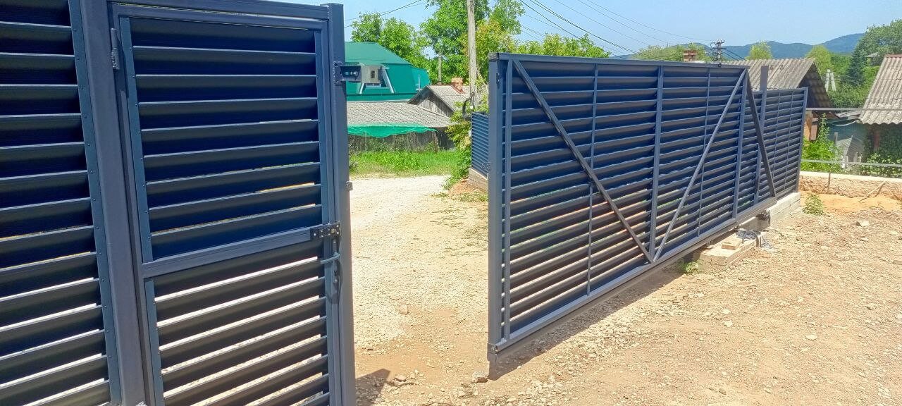 Забор-жалюзи из ламелей Еврожалюзи 53м RAL7024 Серый Графит МАТТЕ фото 16 в Альметьевске
