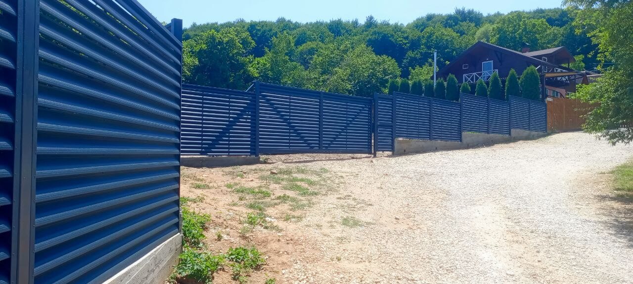 Забор-жалюзи из ламелей Еврожалюзи 53м RAL7024 Серый Графит МАТТЕ фото 8 в Альметьевске