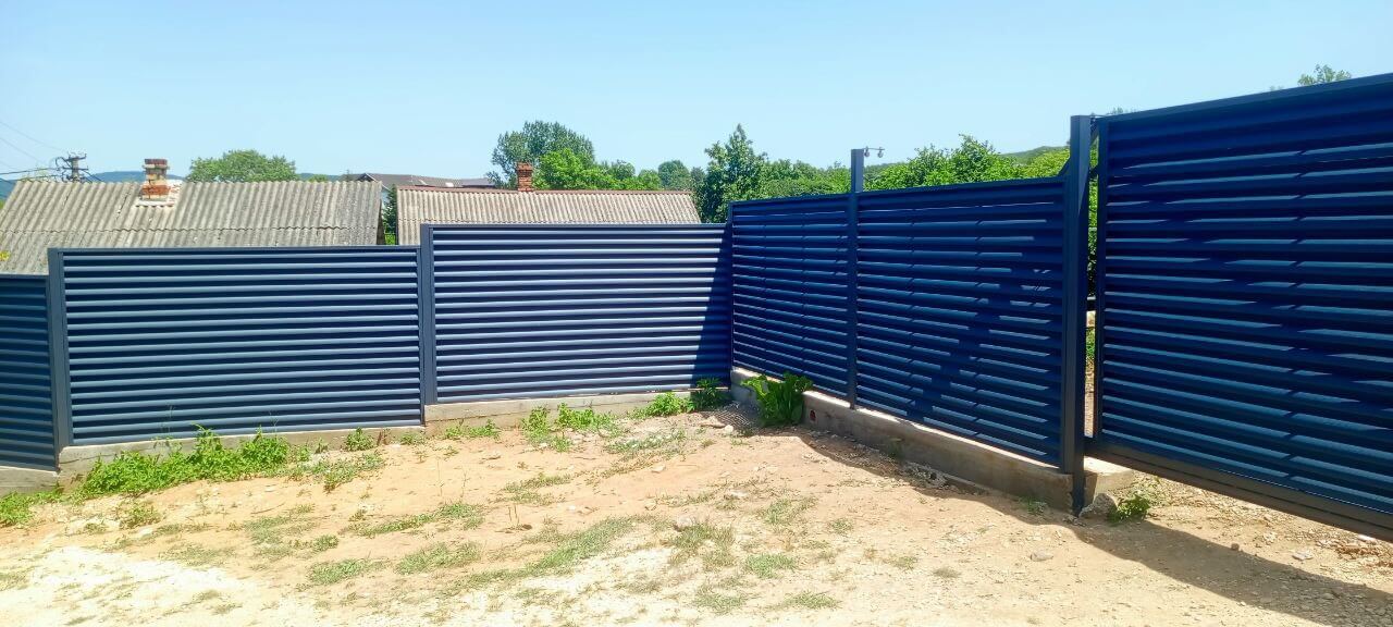 Забор-жалюзи из ламелей Еврожалюзи 53м RAL7024 Серый Графит МАТТЕ фото 4 в Альметьевске