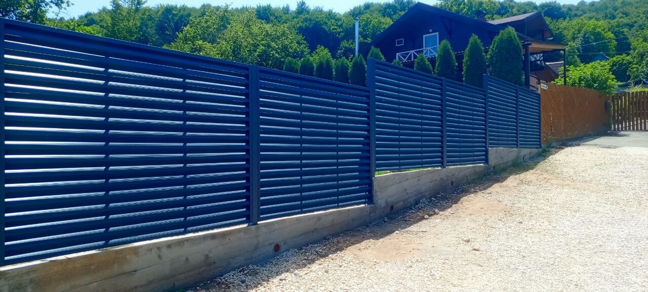 Забор-жалюзи из ламелей Еврожалюзи 53м RAL7024 Серый Графит МАТТЕ фото 12 в Альметьевске