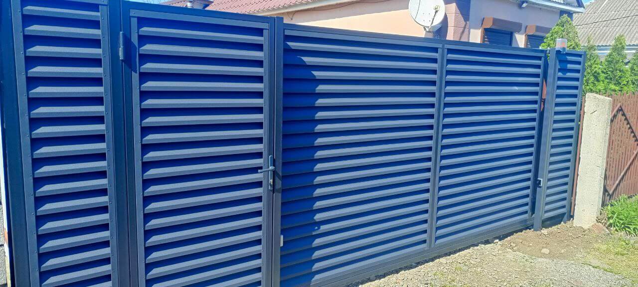 Забор-жалюзи из ламелей Еврожалюзи 53м RAL7024 Серый Графит МАТТЕ фото 10 в Альметьевске