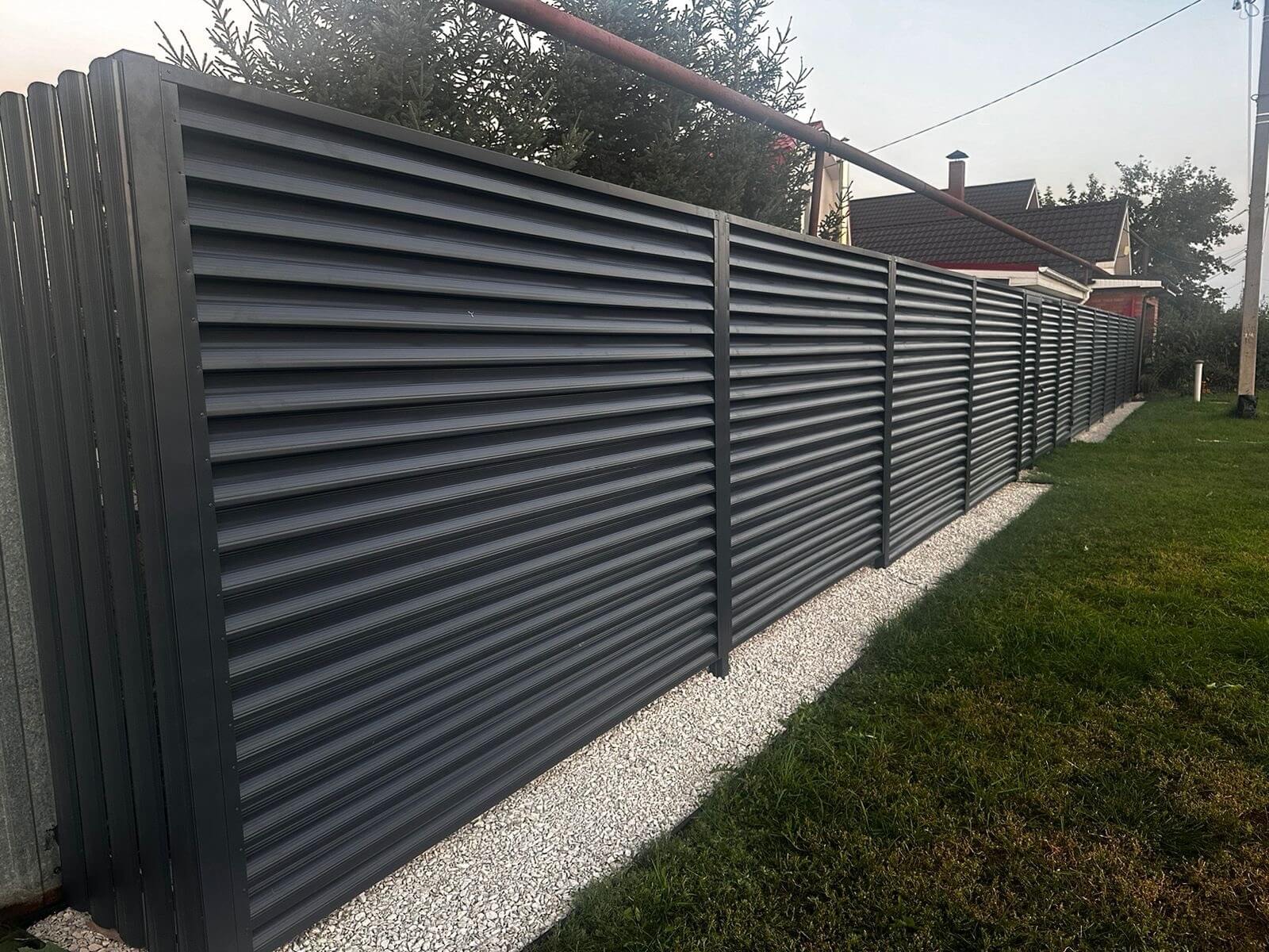 Забор из ламелей Еврожалюзи 26м RAL7024/7024 Серый Графит двусторонний фото 4 в Альметьевске