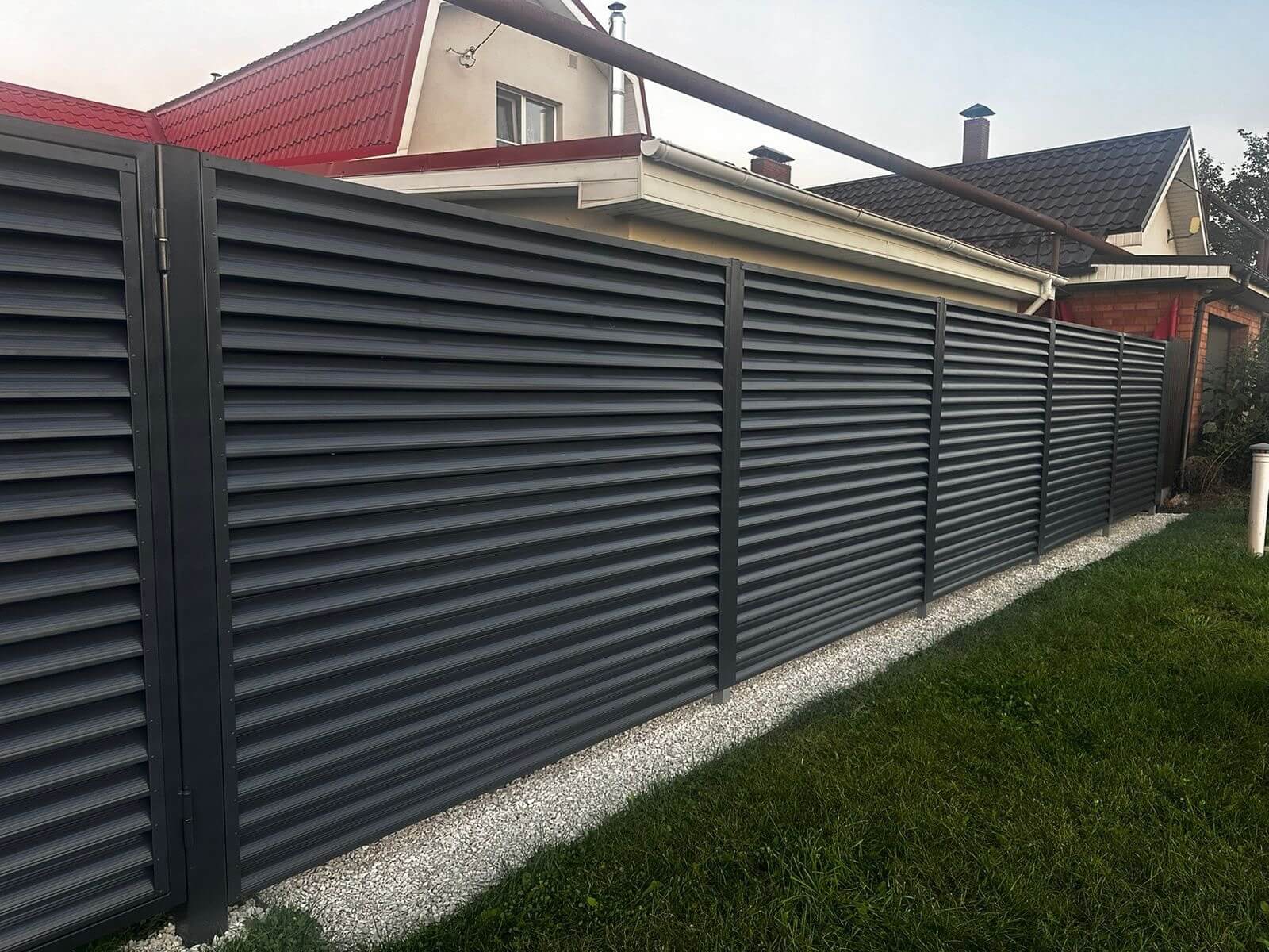 Забор из ламелей Еврожалюзи 26м RAL7024/7024 Серый Графит двусторонний фото 3 в Альметьевске