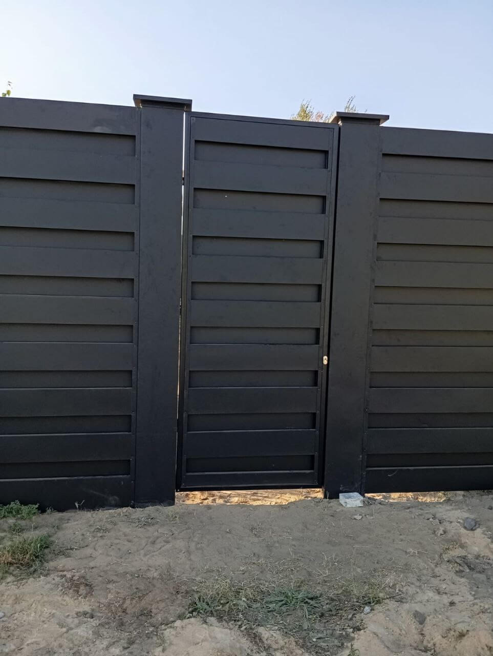 Забор-ранчо из металлопланкена 37м RAL9005 Черный МАТТЕ фото 3 в Альметьевске
