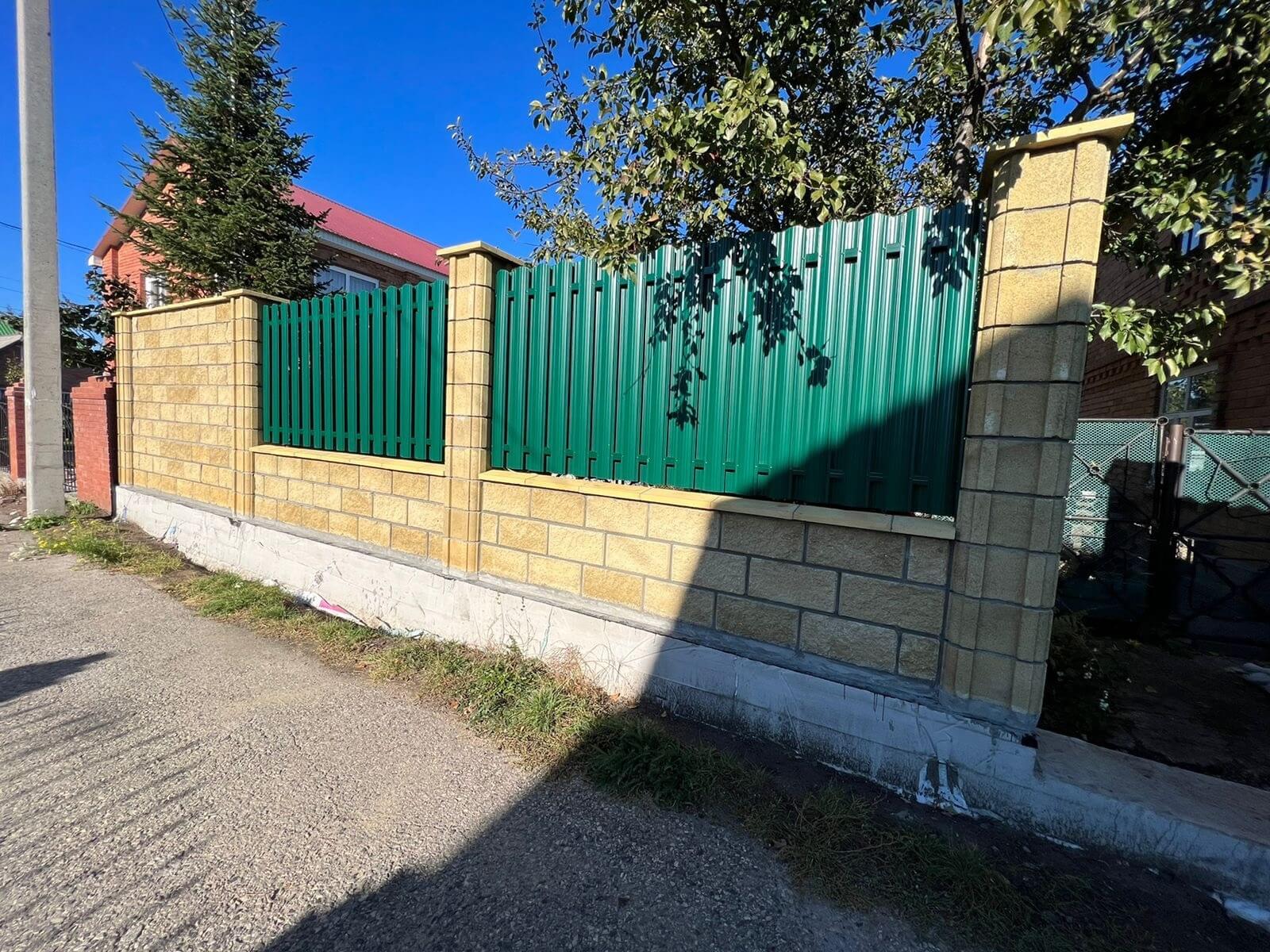 Забор из евроштакетника 22м RAL6005/6005 Зеленый Мох двусторонний фото 4 в Альметьевске