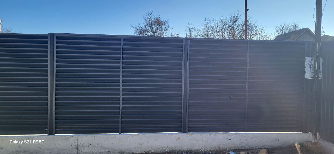 Забор из ламелей еврожалюзи 30м RAL7024/7024 Серый Графит двусторонний фото 6 в Альметьевске