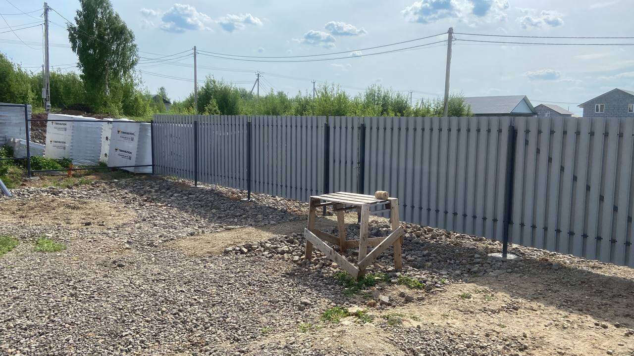 Забор из евроштакетника 16м RAL7024 Серый Графит фото 1 в Альметьевске