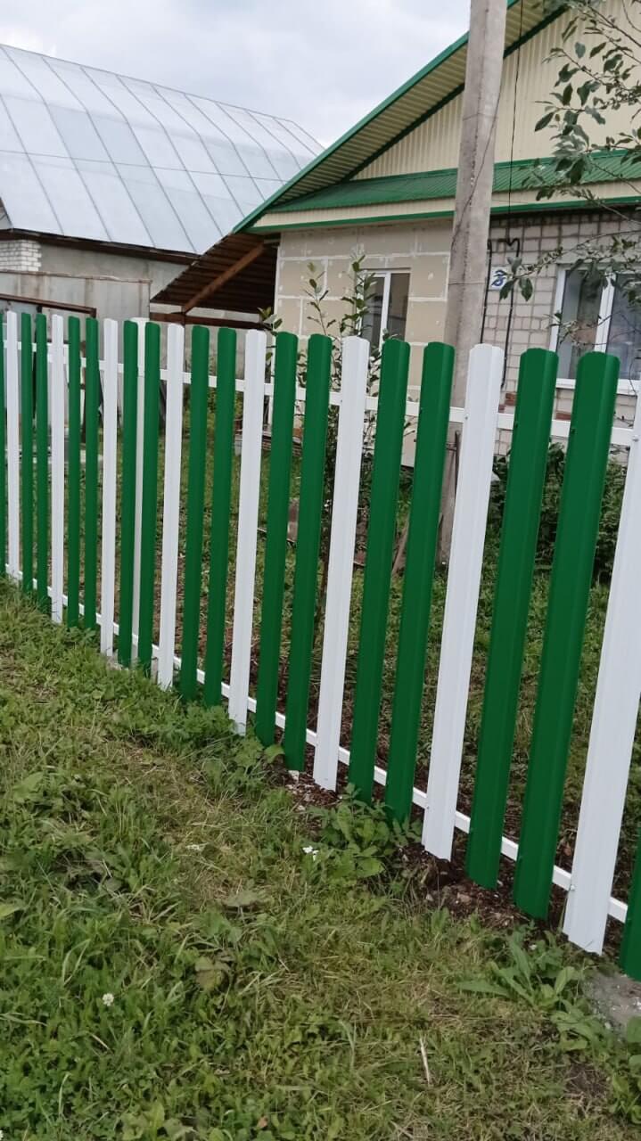 Забор из евроштакетника 10м RAL9003 Белый, RAL6029 Зеленая Мята фото 2 в Альметьевске