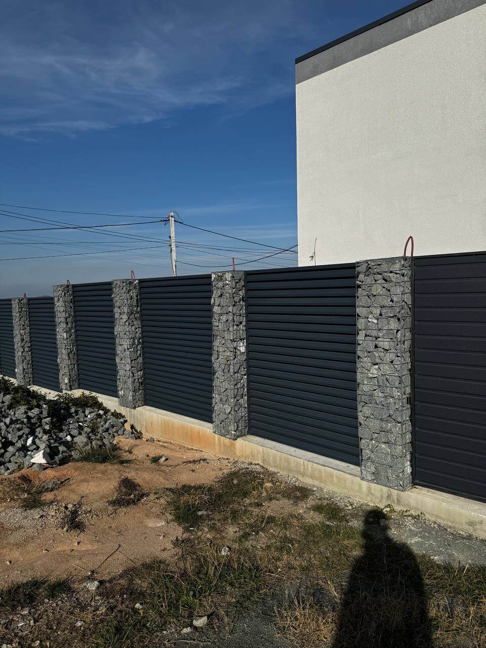 Забор-жалюзи из ламелей ЭКО-Z-US усиленных 36м RAL7024/7024 Серый Графит двусторонний МАТТЕ фото 6 в Альметьевске