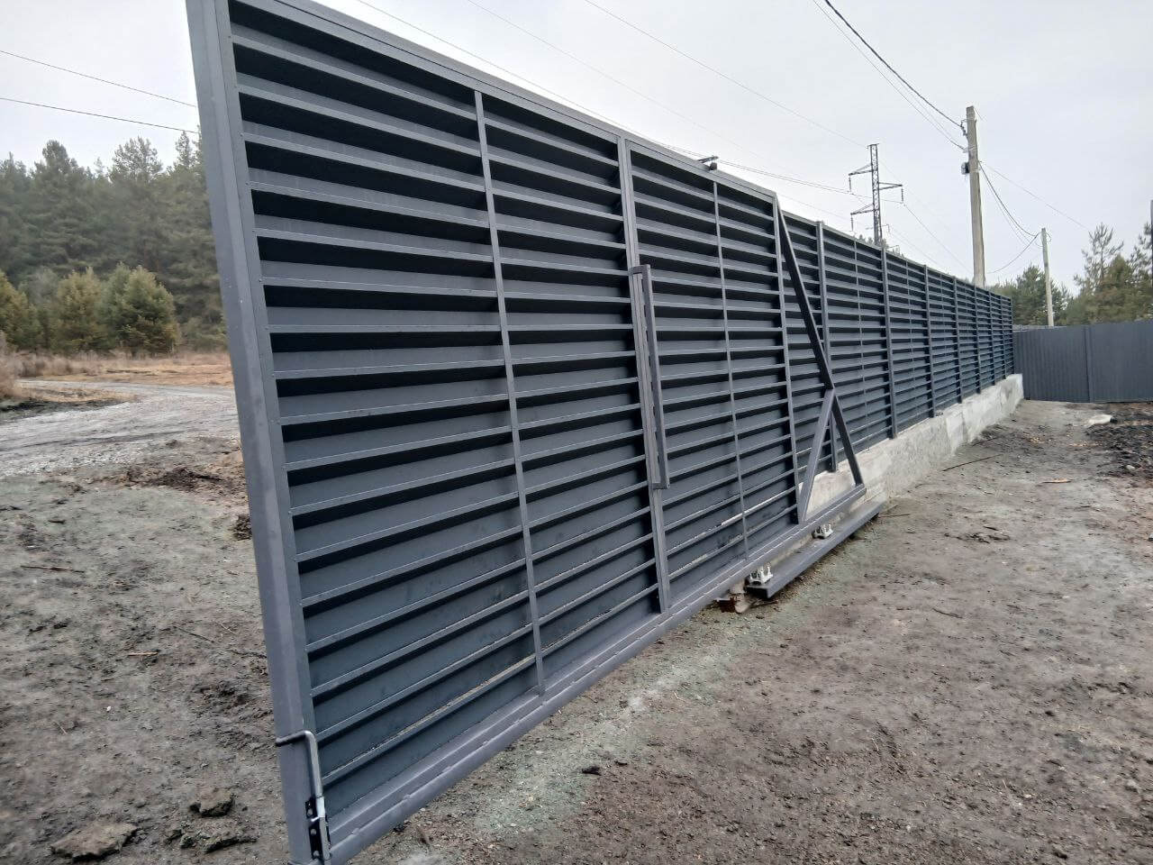 Забор-жалюзи из ламелей Хай-Тек 37м RAL7024/7024 Серый Графит двусторонний МАТТЕ фото 7 в Альметьевске