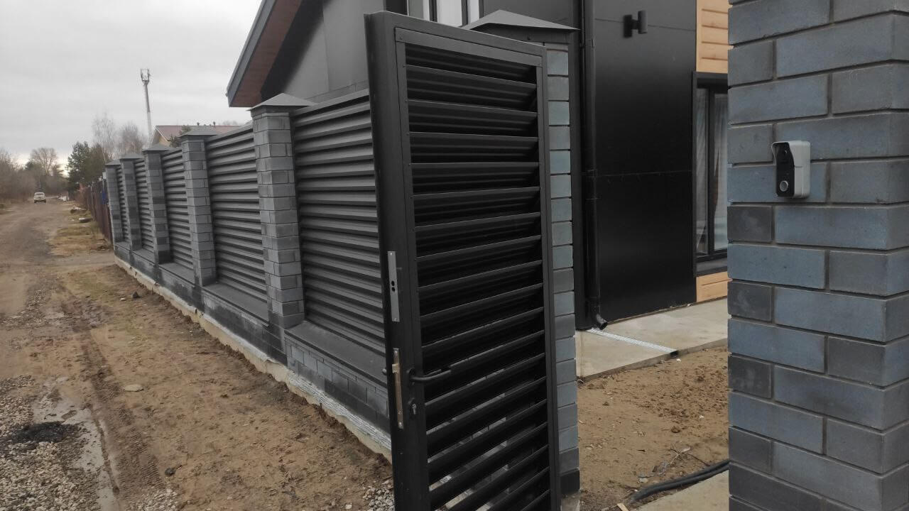 Забор-жалюзи из ламелей ЭКО-Z 17м RAL9005/9005 Черный МАТТЕ фото 1 в Альметьевске
