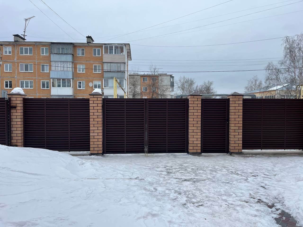 Забор-жалюзи из ламелей ЭКО-Z 87м RAL8017/8017 Шоколад двусторонний МАТТЕ фото 1 в Альметьевске