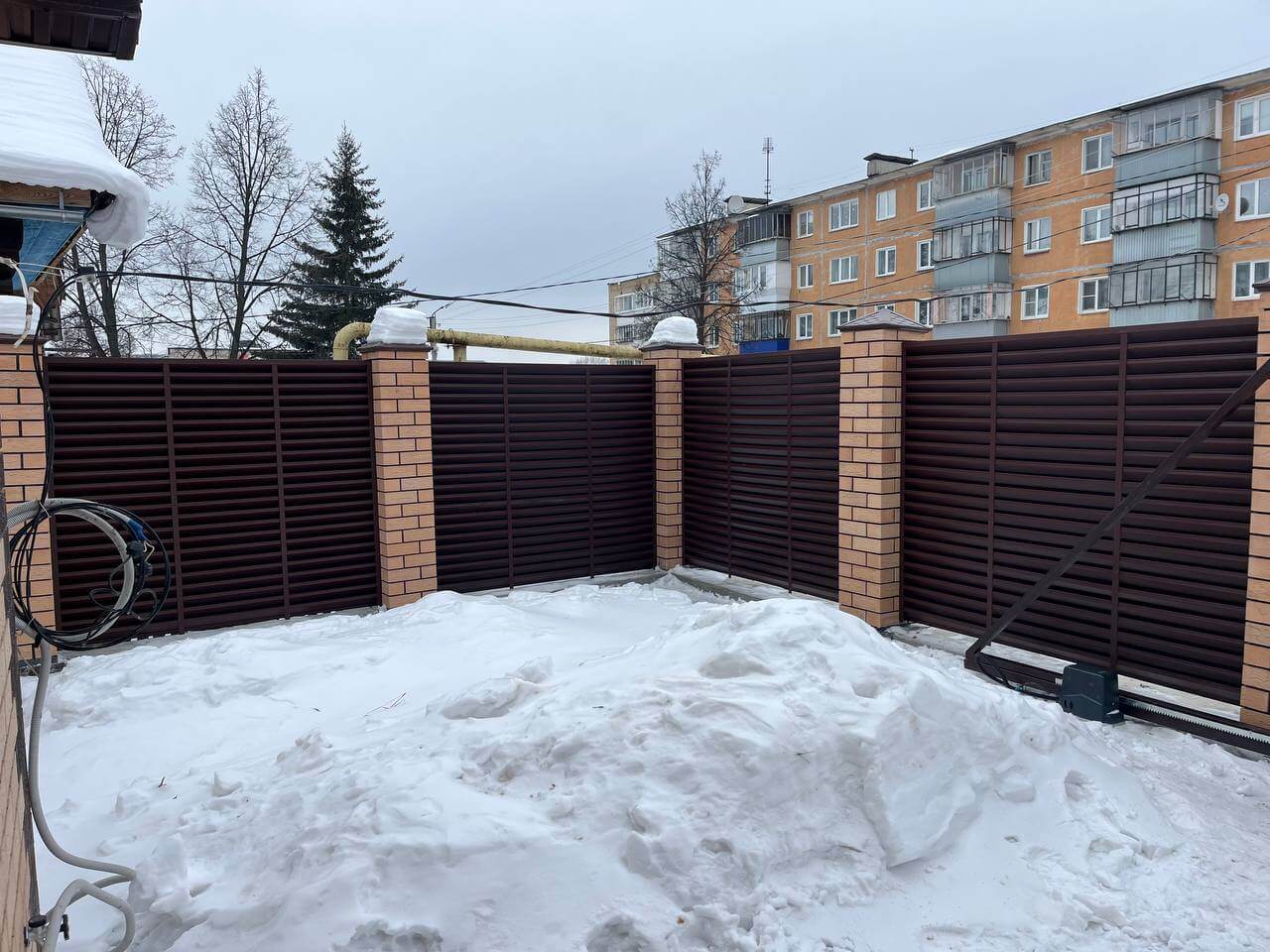 Забор-жалюзи из ламелей ЭКО-Z 87м RAL8017/8017 Шоколад двусторонний МАТТЕ фото 11 в Альметьевске