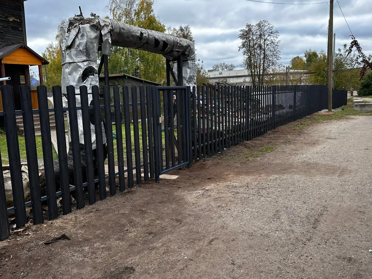 Забор из евроштакетника 63м Черное Дерево 3D Принтек фото 5 в Альметьевске