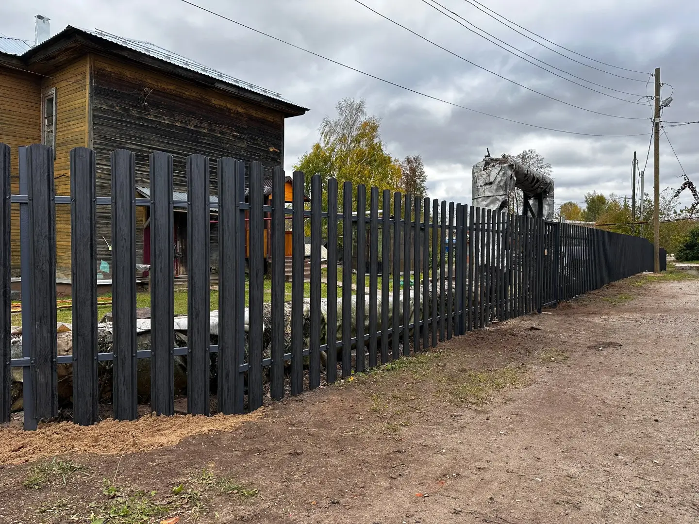 Забор из евроштакетника 63м Черное Дерево 3D Принтек фото 1 в Альметьевске