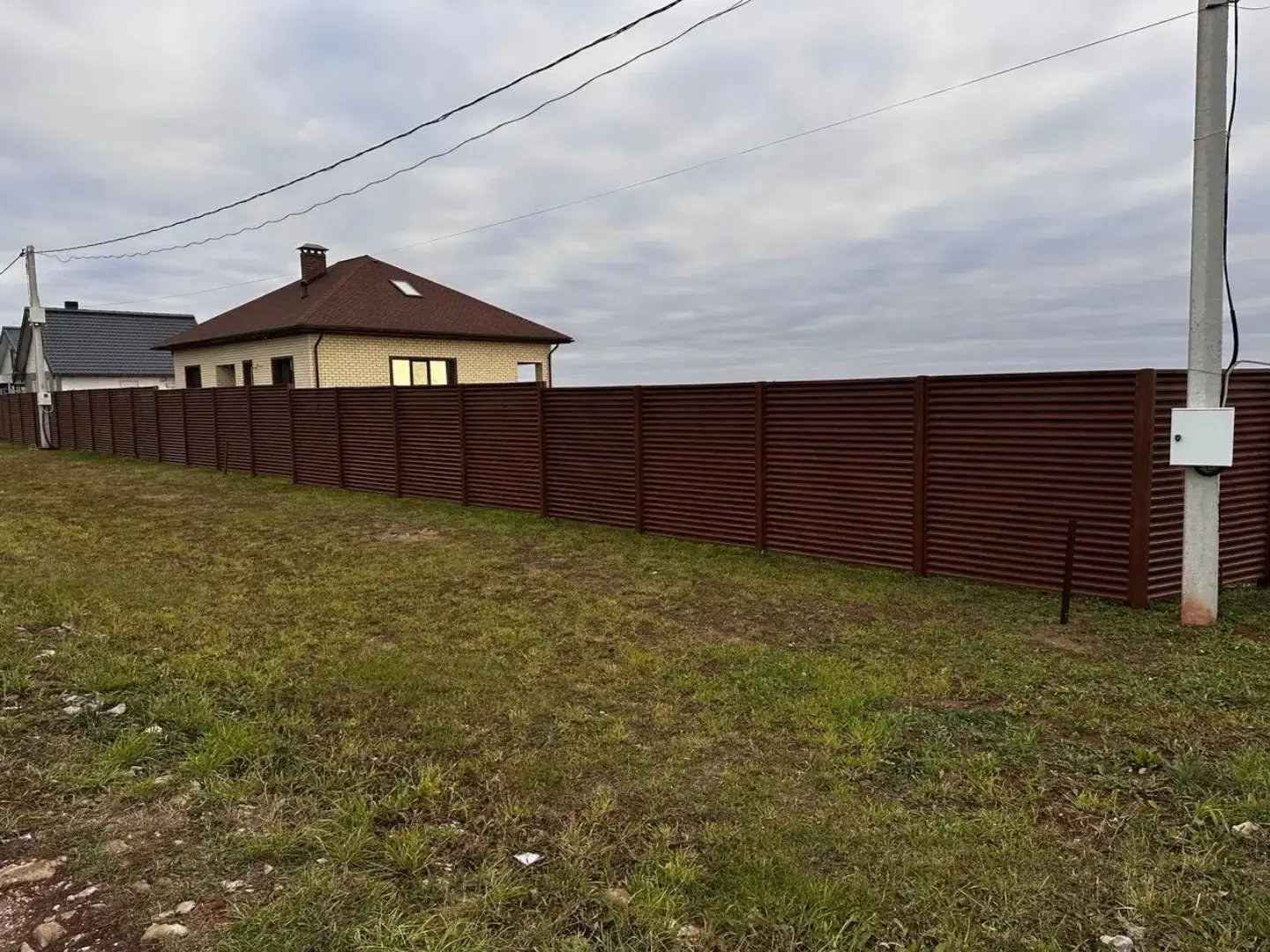 Забор-жалюзи из ламелей ЭКО-Z 58м Темный Дуб 3D Принтек фото 2 в Альметьевске