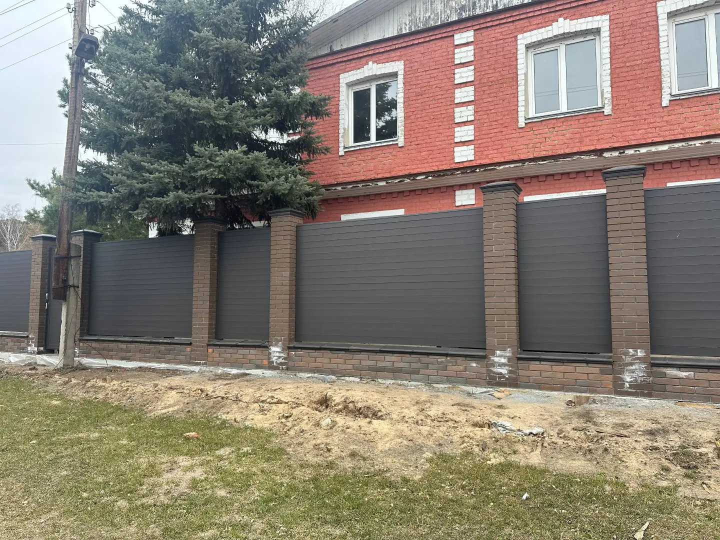 Забор-ранчо из металлического планкена 28м RAL8019 Темный Шоколад МАТТЕ в Альметьевске